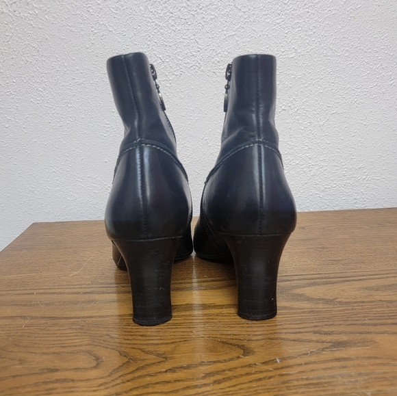 #15 Anne Klein AK Black Pointy-Toe Zip-Up Heeled Ankle Bootie 8.5M - Picture 6 of 14